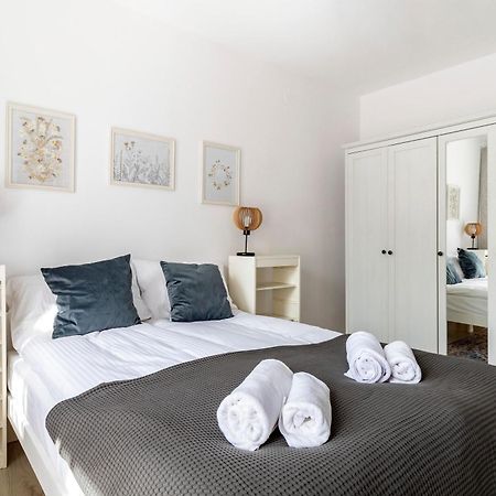 Wonderful 2- Bedroom Apartment With Soul Wwa70 Varşova Dış mekan fotoğraf