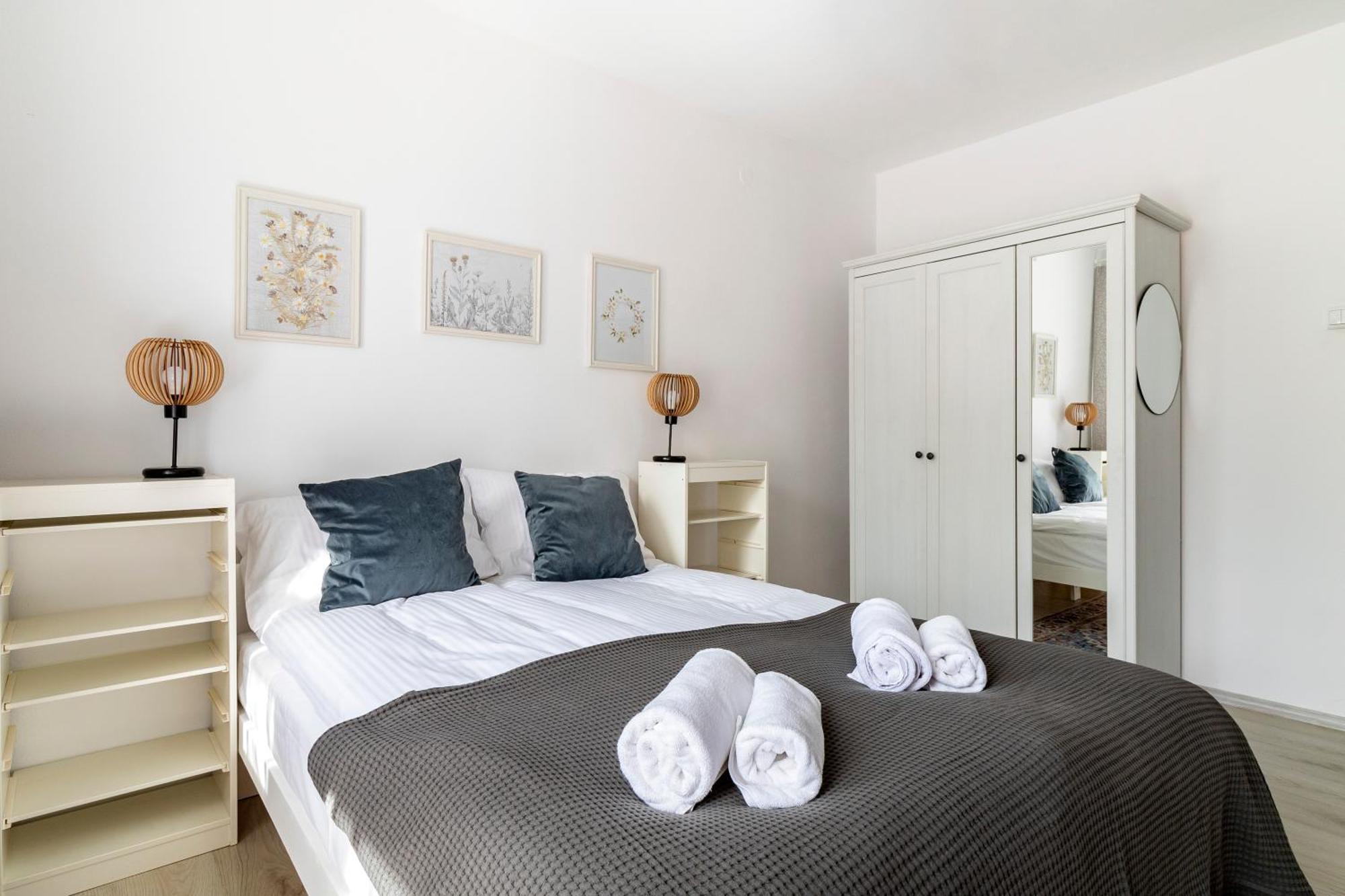 Wonderful 2- Bedroom Apartment With Soul Wwa70 Varşova Dış mekan fotoğraf